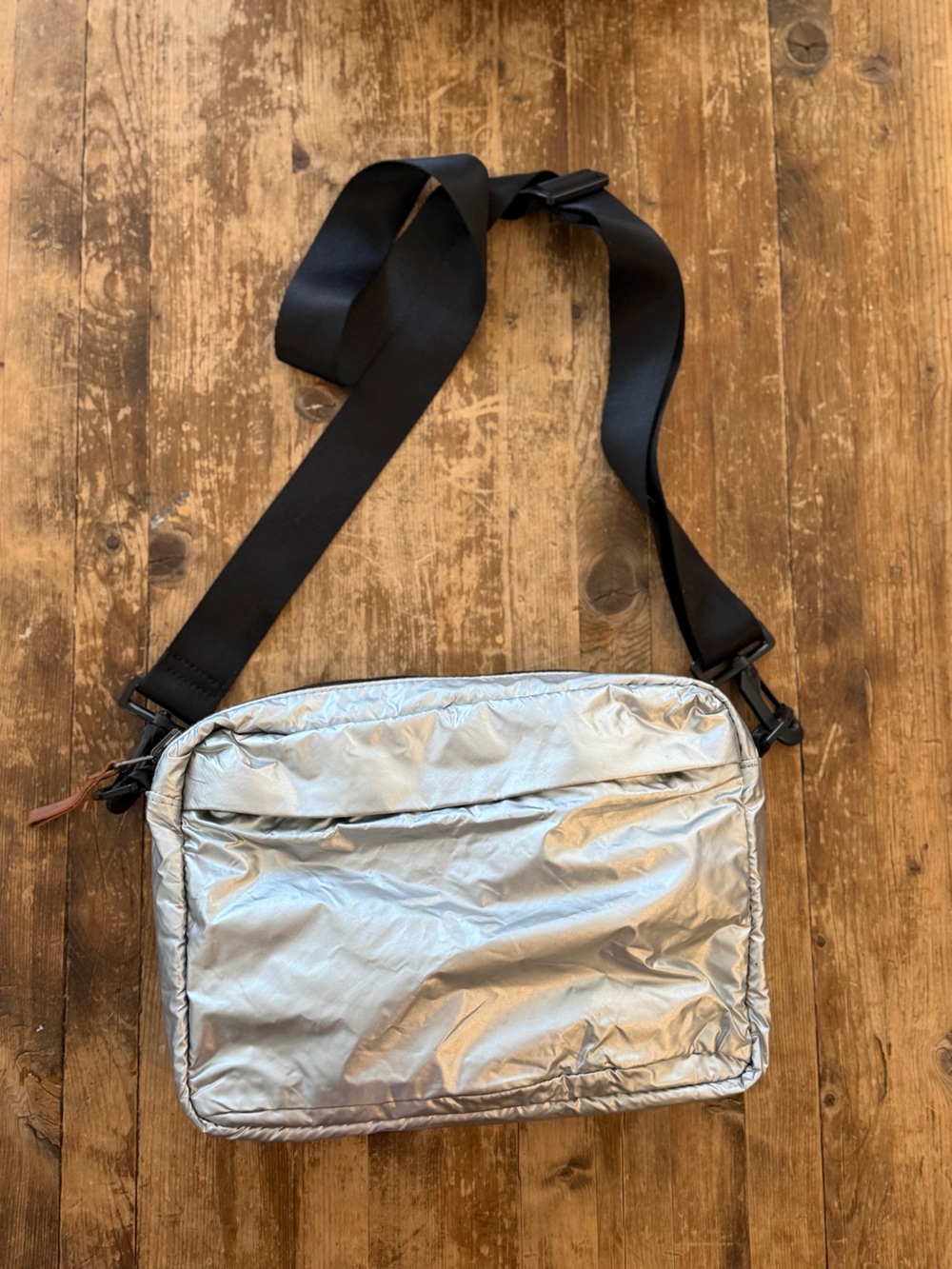 NWOT Nike crossbody Bag silver heritage reversible stripes